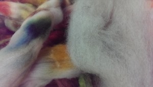 Brown and white heathered roving 